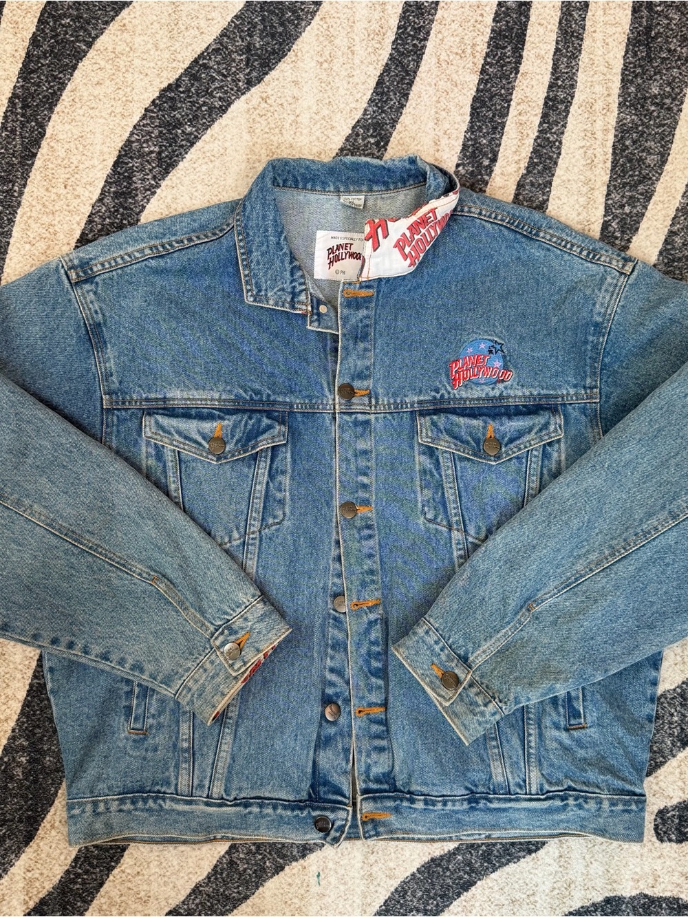 Vintage 90's Planet Hollywood Atlanta Embroidered Jean Denim Jacket Size XL